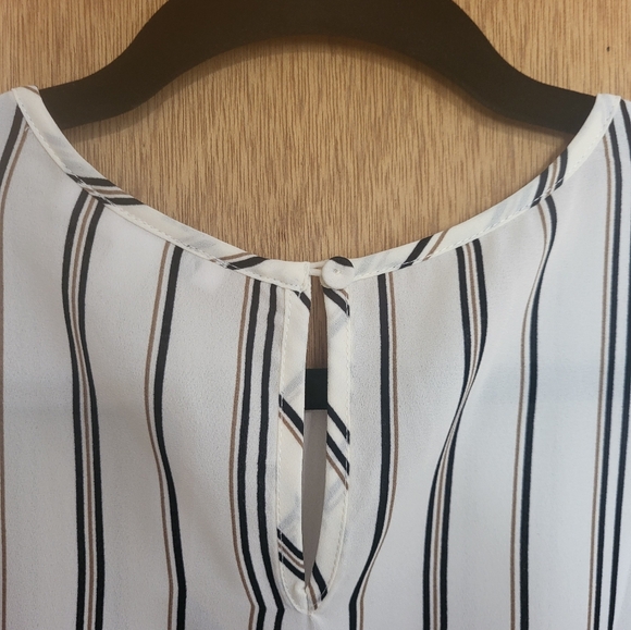 Daniel Rainn NWOT short sleeve striped blouse with split side hem, Medium - Picture 7 of 14